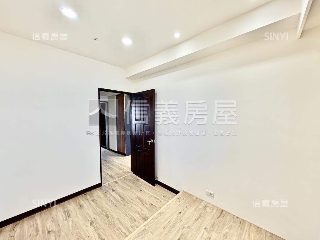 群英漂亮裝潢高樓三房車位房屋室內格局與周邊環境