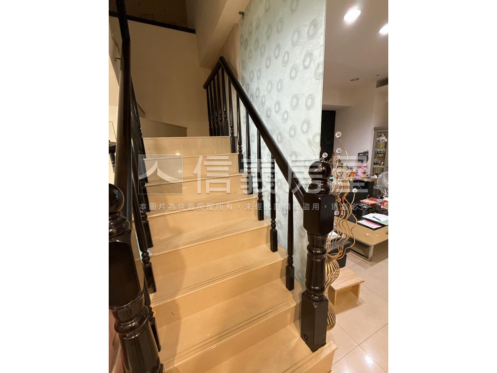 鳳揚高樓景觀四房平車房屋室內格局與周邊環境