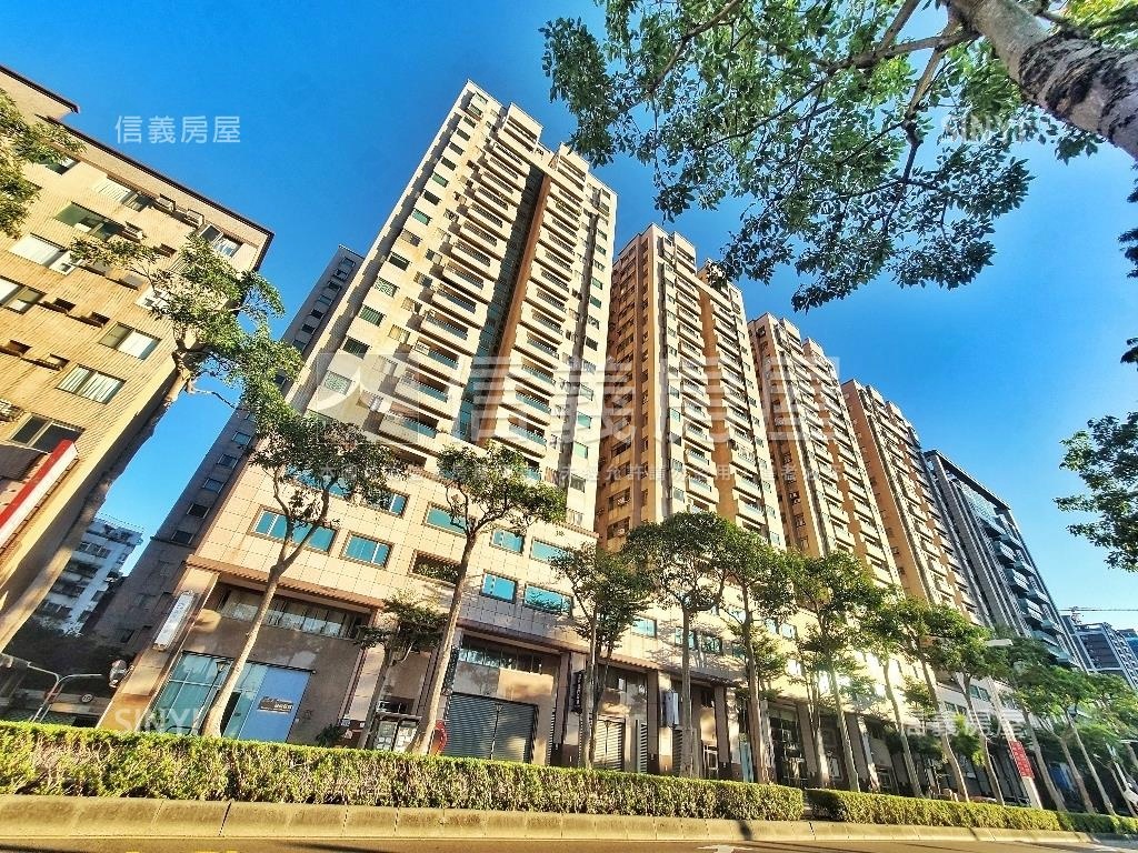 大興西路金店面附車位房屋室內格局與周邊環境