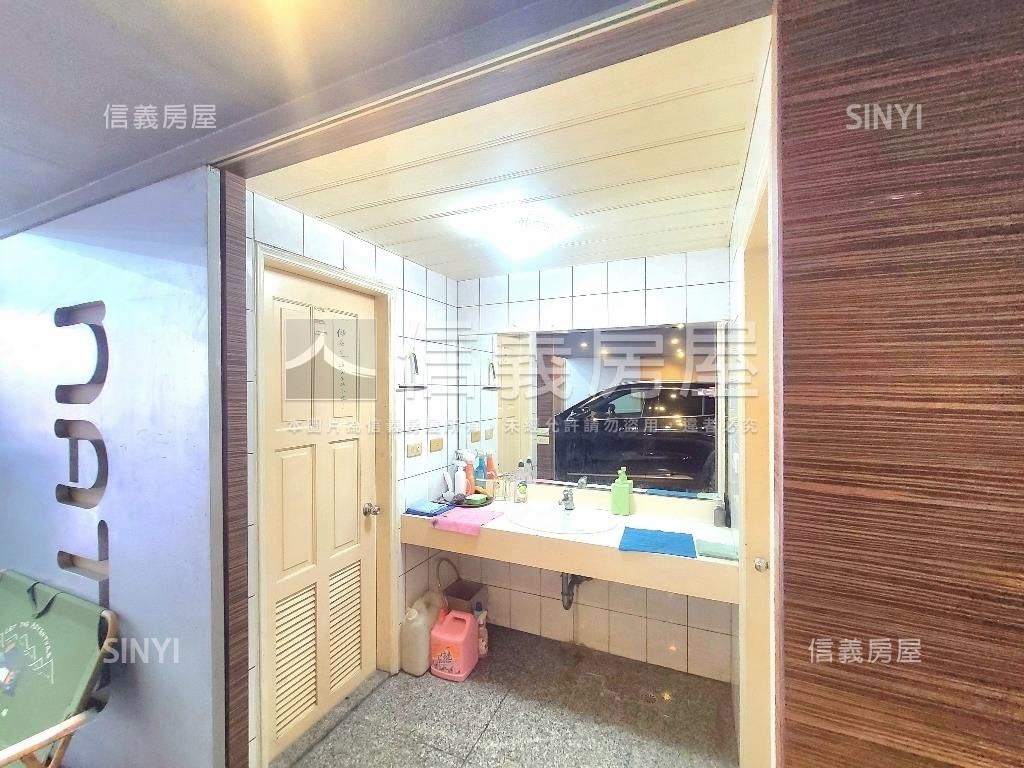 大興西路金店面附車位房屋室內格局與周邊環境