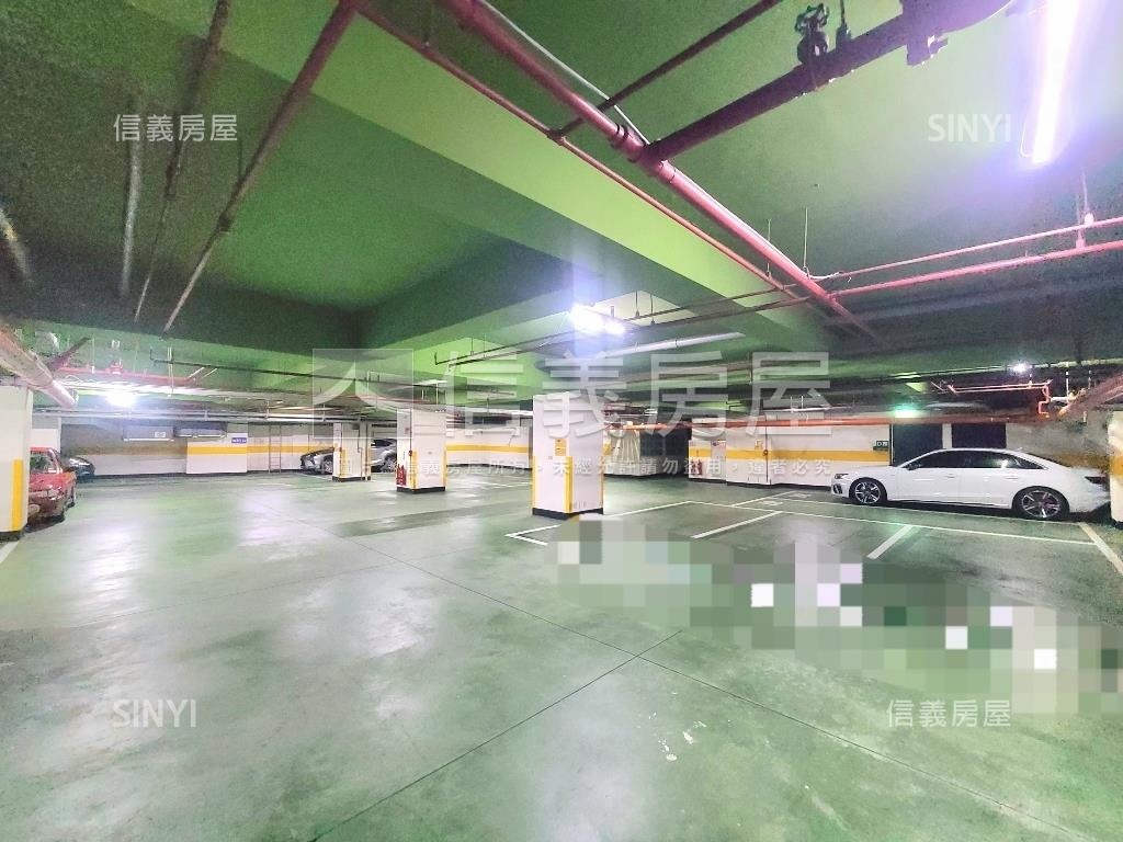 大興西路金店面附車位房屋室內格局與周邊環境