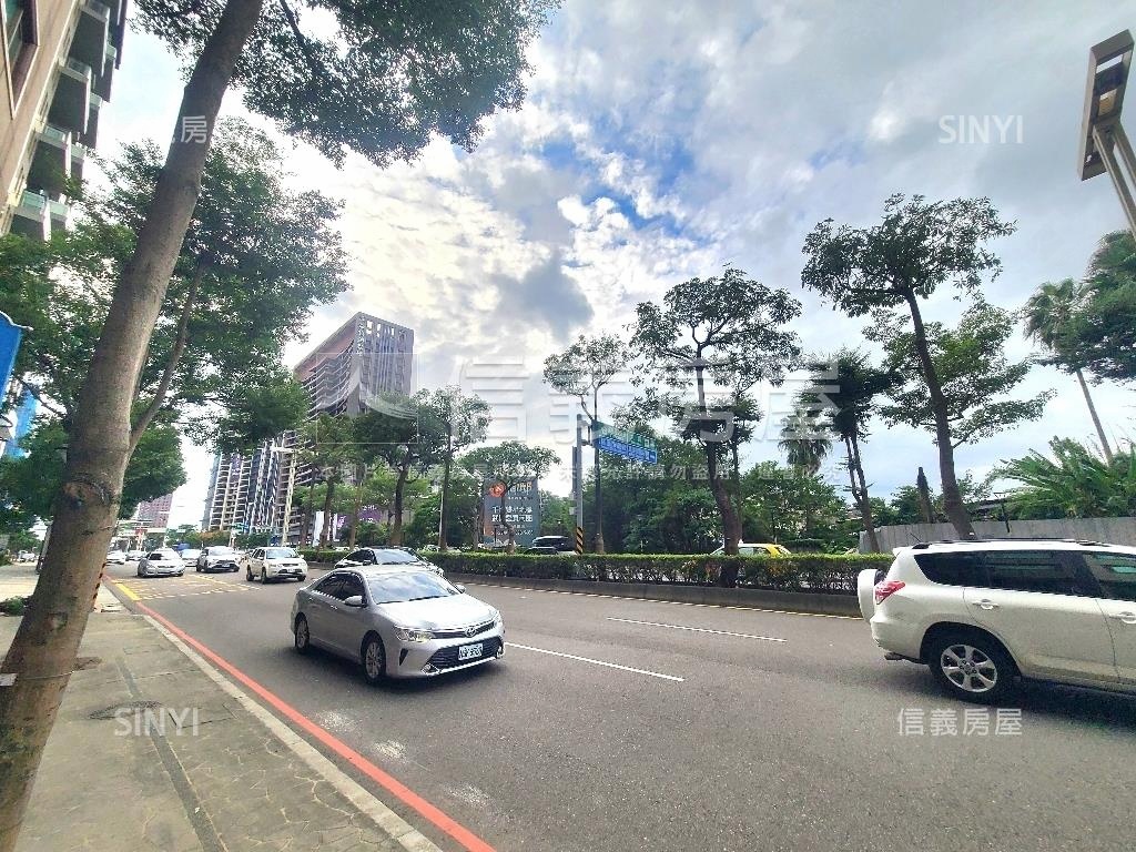 大興西路金店面附車位房屋室內格局與周邊環境