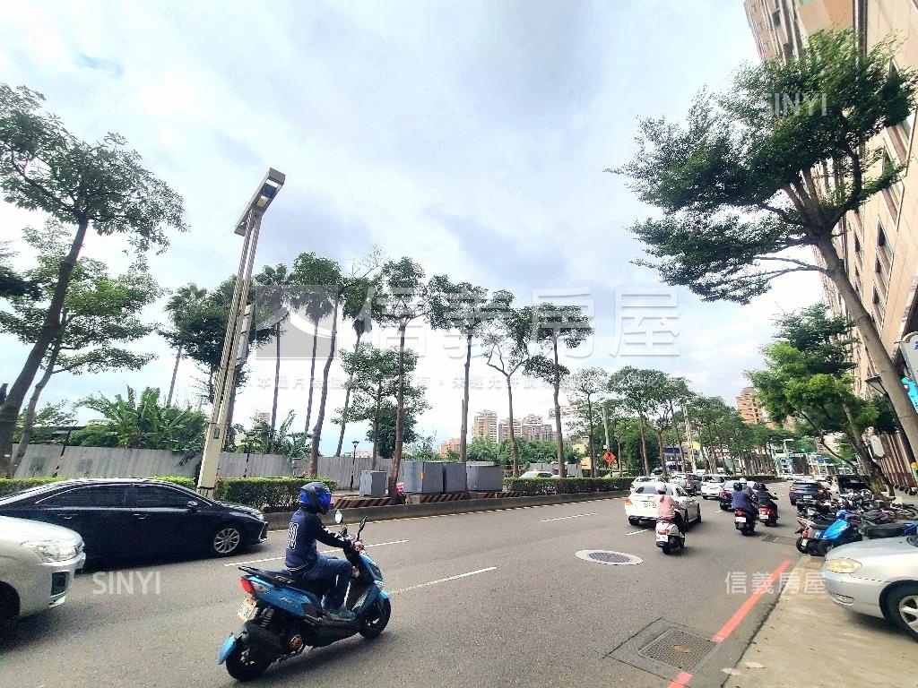 大興西路金店面附車位房屋室內格局與周邊環境