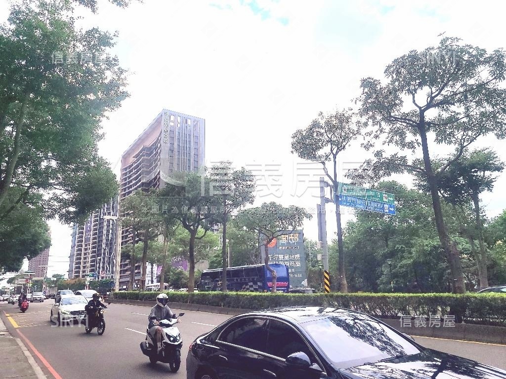 大興西路金店面附車位房屋室內格局與周邊環境