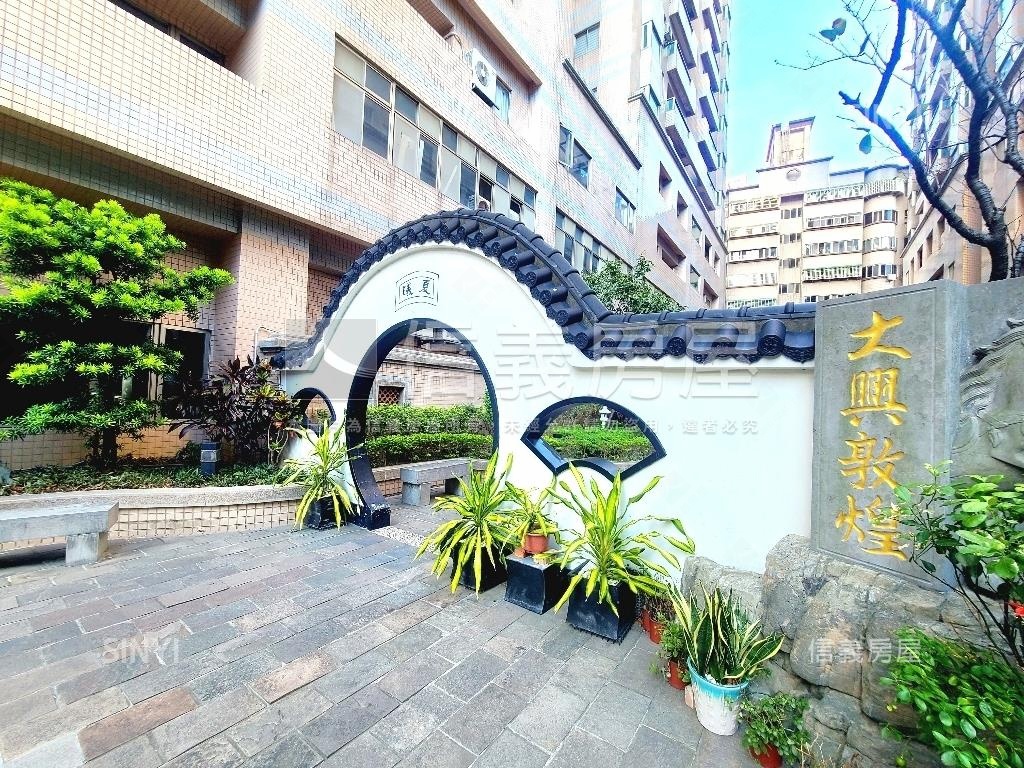 大興西路金店面附車位房屋室內格局與周邊環境