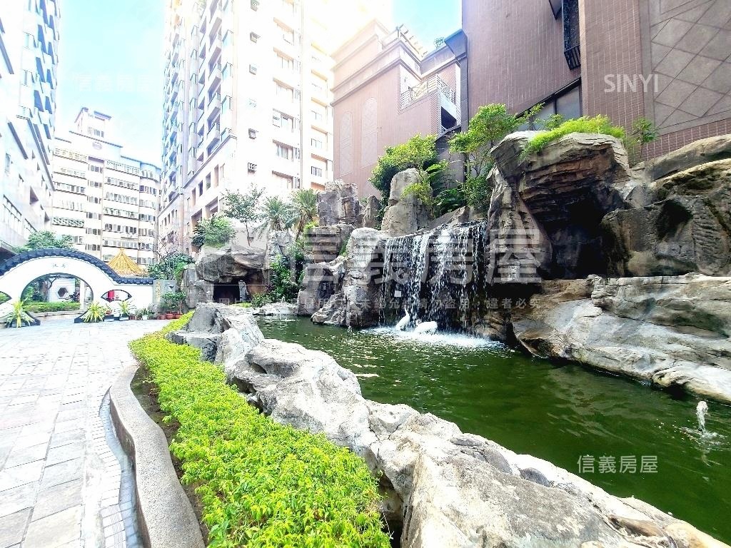 大興西路金店面附車位房屋室內格局與周邊環境