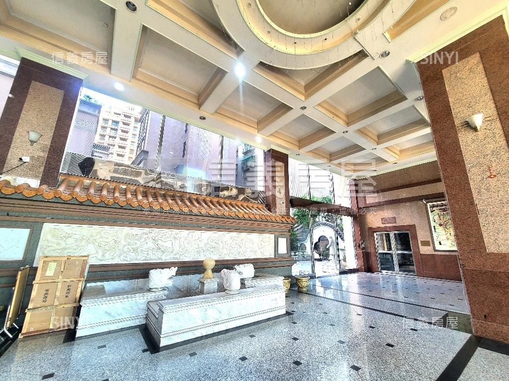 大興西路金店面附車位房屋室內格局與周邊環境