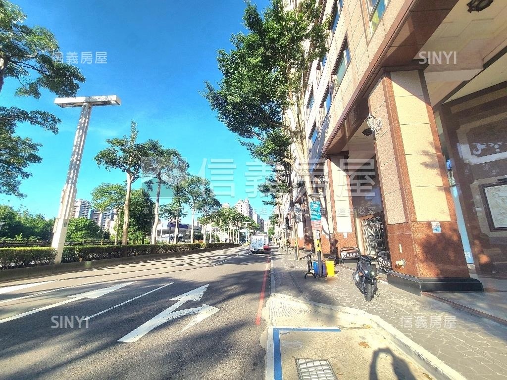 大興西路金店面附車位房屋室內格局與周邊環境