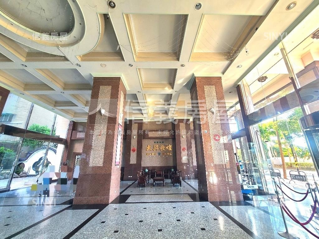 大興西路金店面附車位房屋室內格局與周邊環境