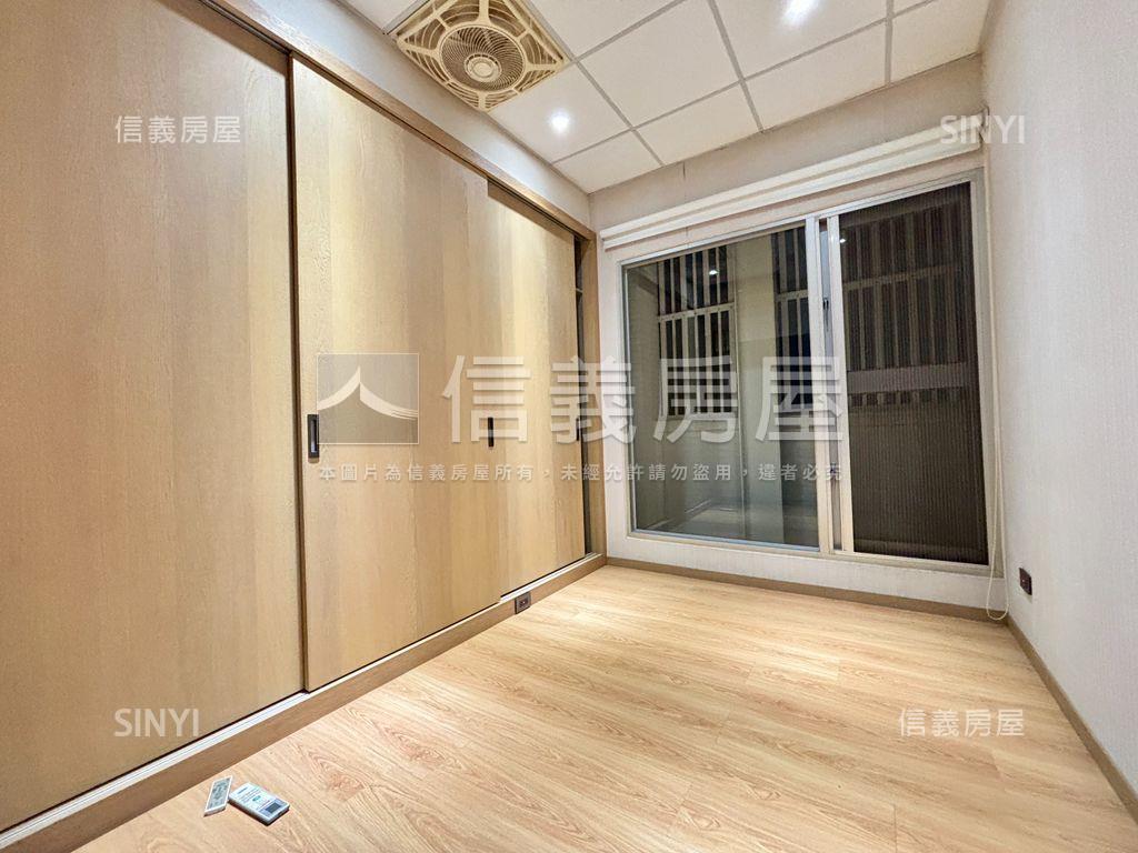 郡平路知名企業角窗店住房屋室內格局與周邊環境