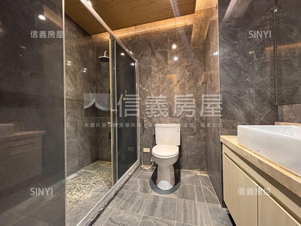 郡平路知名企業角窗店住房屋室內格局與周邊環境