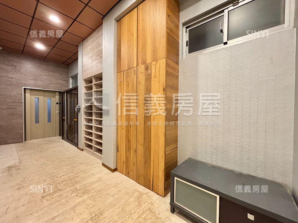 郡平路知名企業角窗店住房屋室內格局與周邊環境
