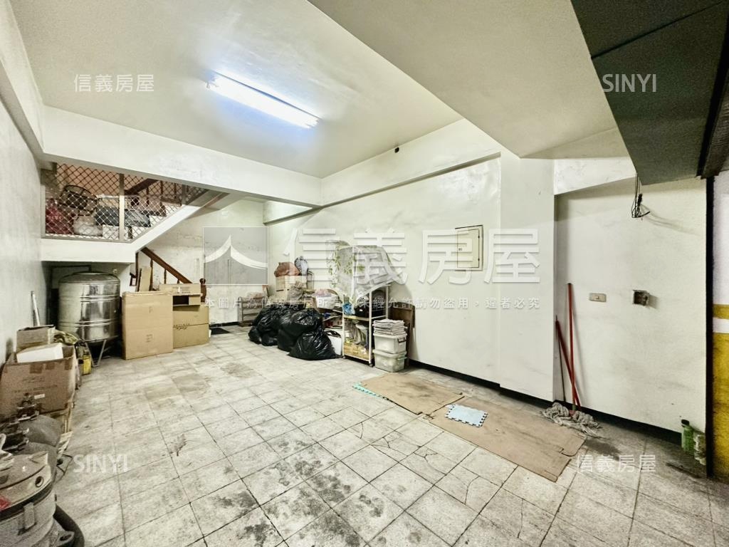 樹孝商圈育仁路車庫透天房屋室內格局與周邊環境