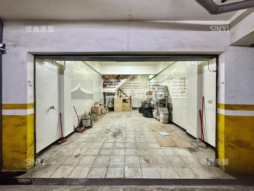 樹孝商圈育仁路車庫透天房屋室內格局與周邊環境