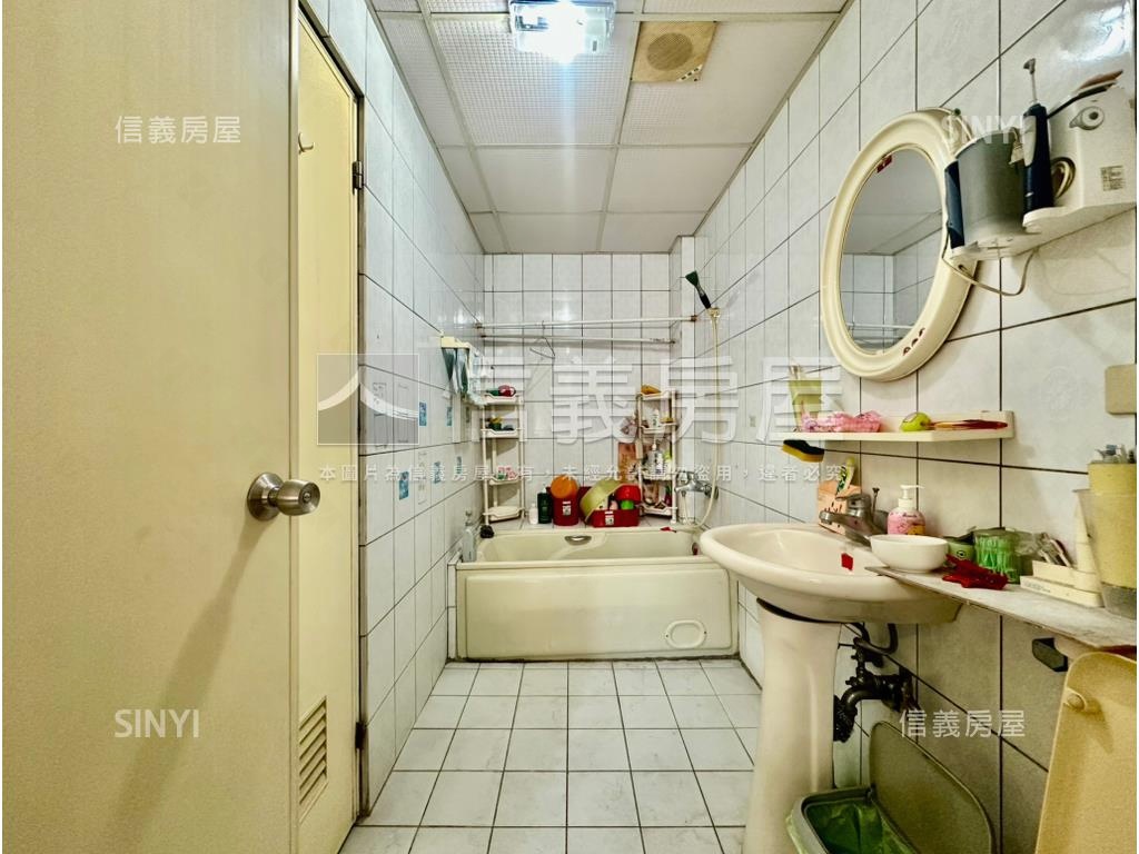 樹孝商圈育仁路車庫透天房屋室內格局與周邊環境