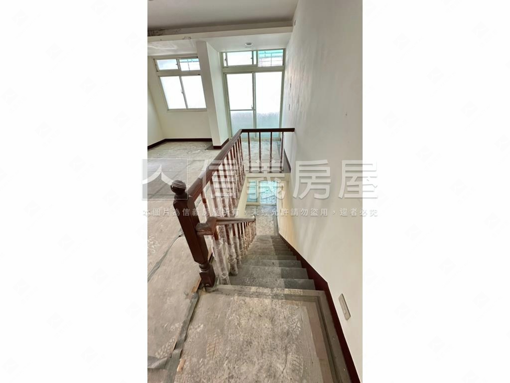 新莊體育館靜巷三角窗透天房屋室內格局與周邊環境