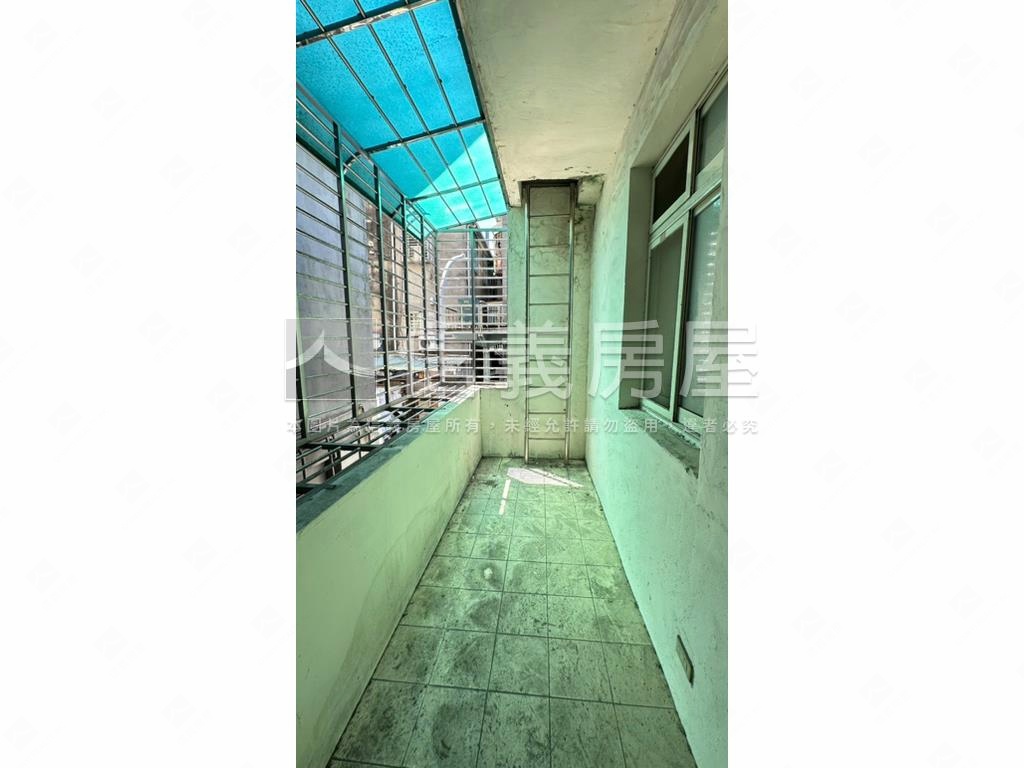 新莊體育館靜巷三角窗透天房屋室內格局與周邊環境