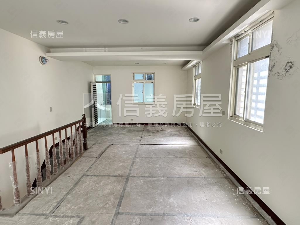 新莊體育館靜巷三角窗透天房屋室內格局與周邊環境