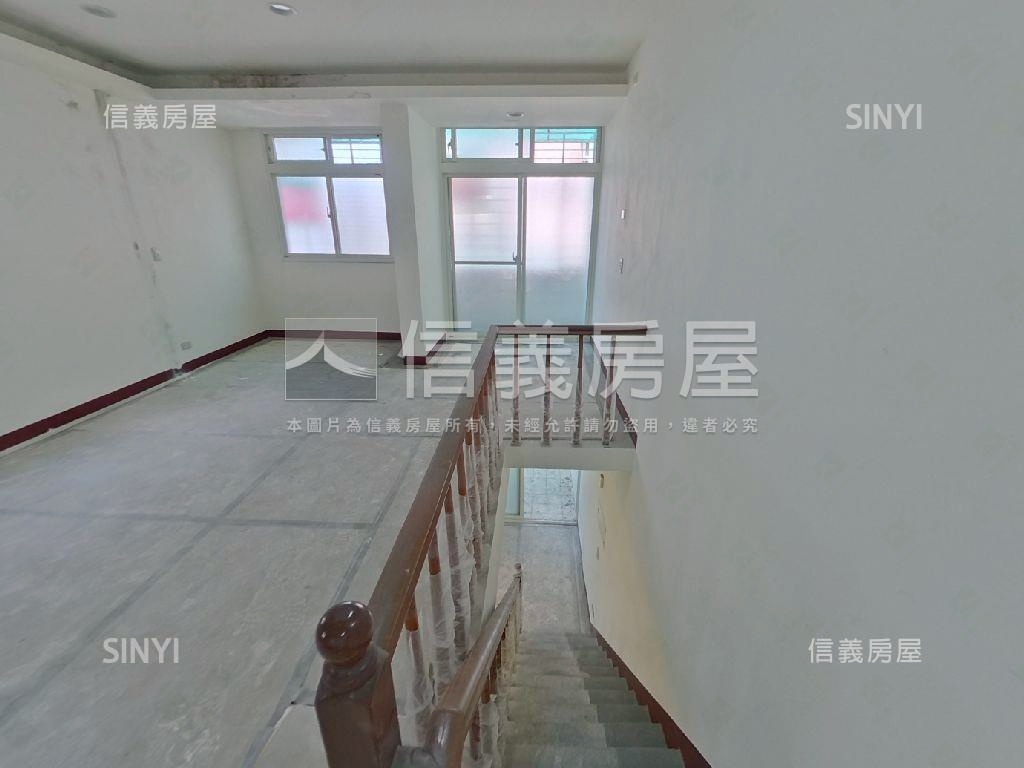 新莊體育館靜巷三角窗透天房屋室內格局與周邊環境