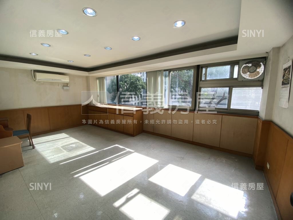 國泰青島電梯林蔭辦公大戶房屋室內格局與周邊環境