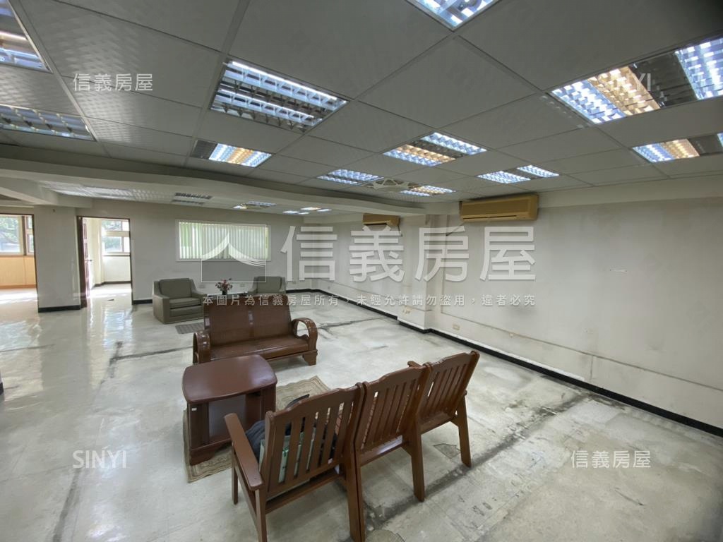 國泰青島電梯林蔭辦公大戶房屋室內格局與周邊環境
