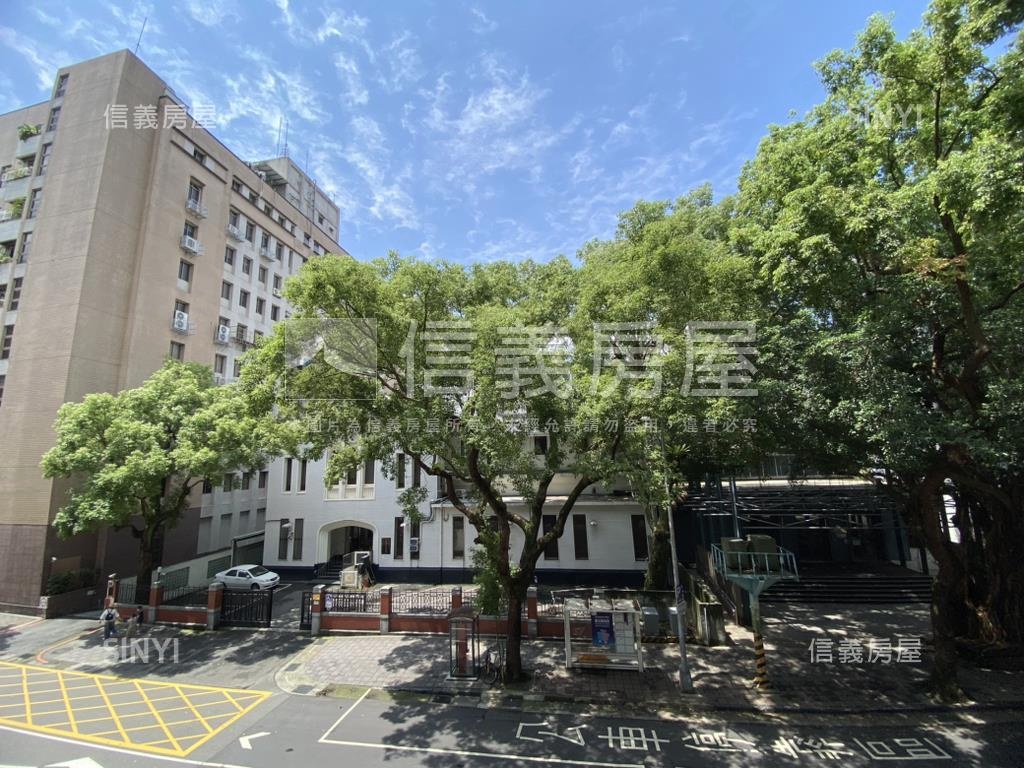 國泰青島電梯林蔭辦公大戶房屋室內格局與周邊環境