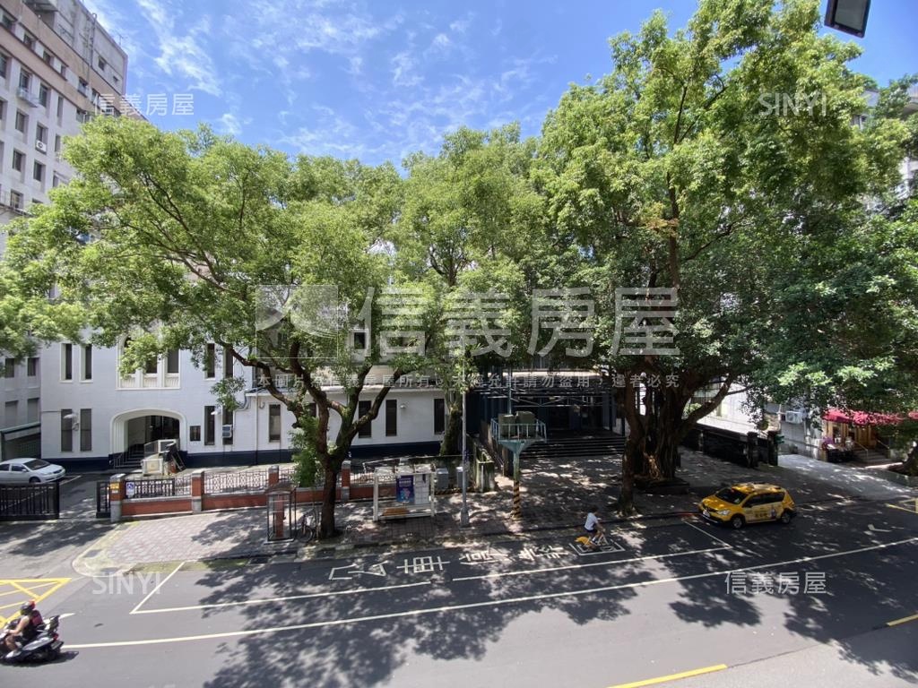 國泰青島電梯林蔭辦公大戶房屋室內格局與周邊環境