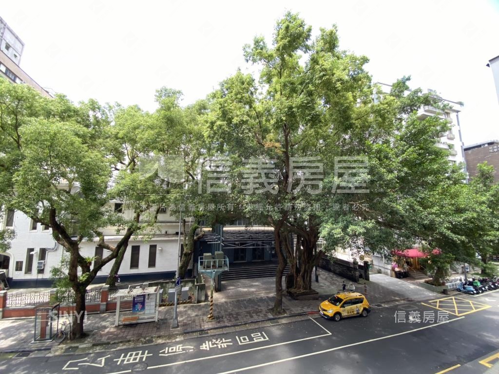 國泰青島電梯林蔭辦公大戶房屋室內格局與周邊環境
