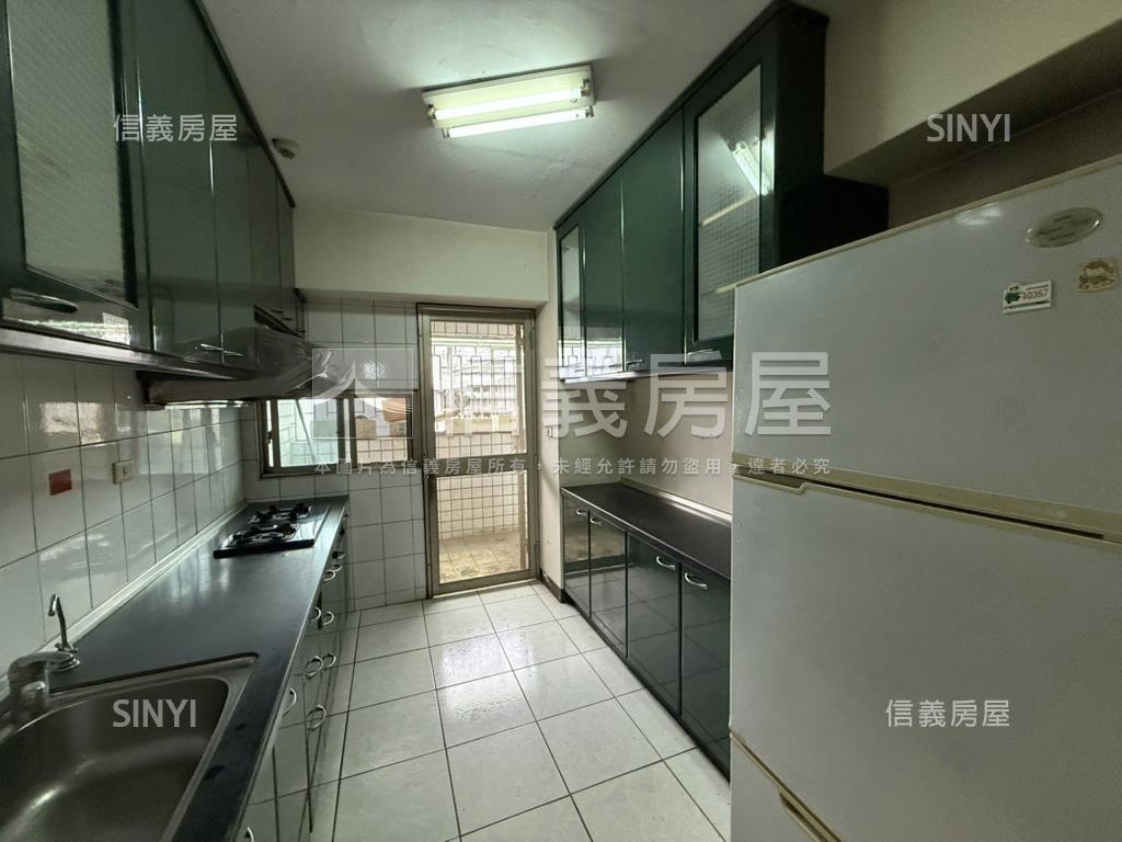 稀有西區大坪數華廈附平車房屋室內格局與周邊環境