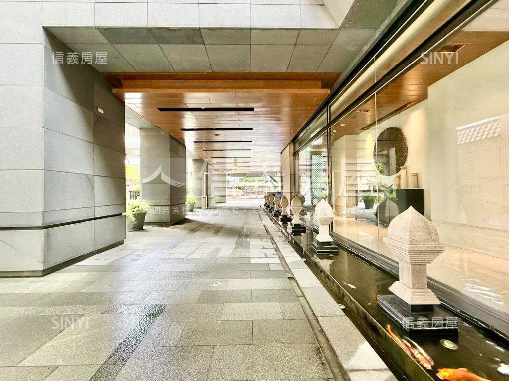 鄉林層峰４房豪邸坡平車位房屋室內格局與周邊環境