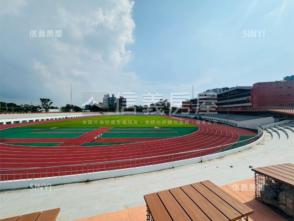 近苓雅運動中心邊間大三房房屋室內格局與周邊環境