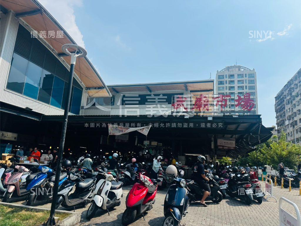 近苓雅運動中心邊間大三房房屋室內格局與周邊環境