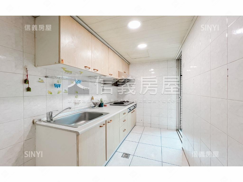 世紀紅漂亮三房車大露臺房屋室內格局與周邊環境