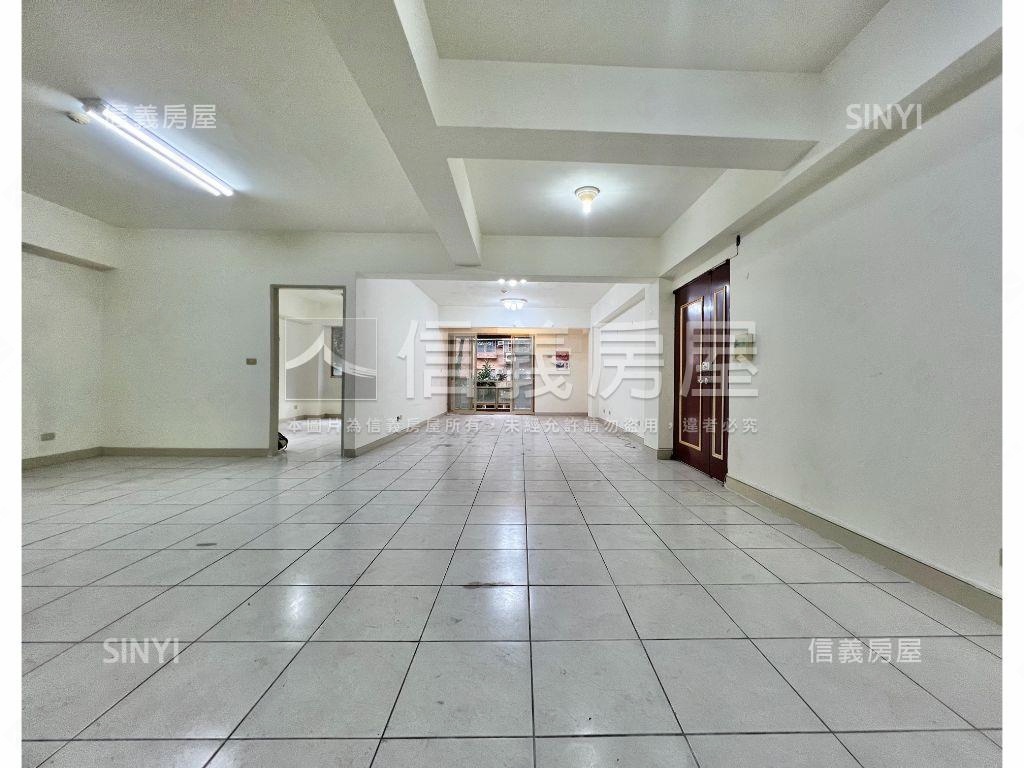 巨豪空間大三房加車位房屋室內格局與周邊環境