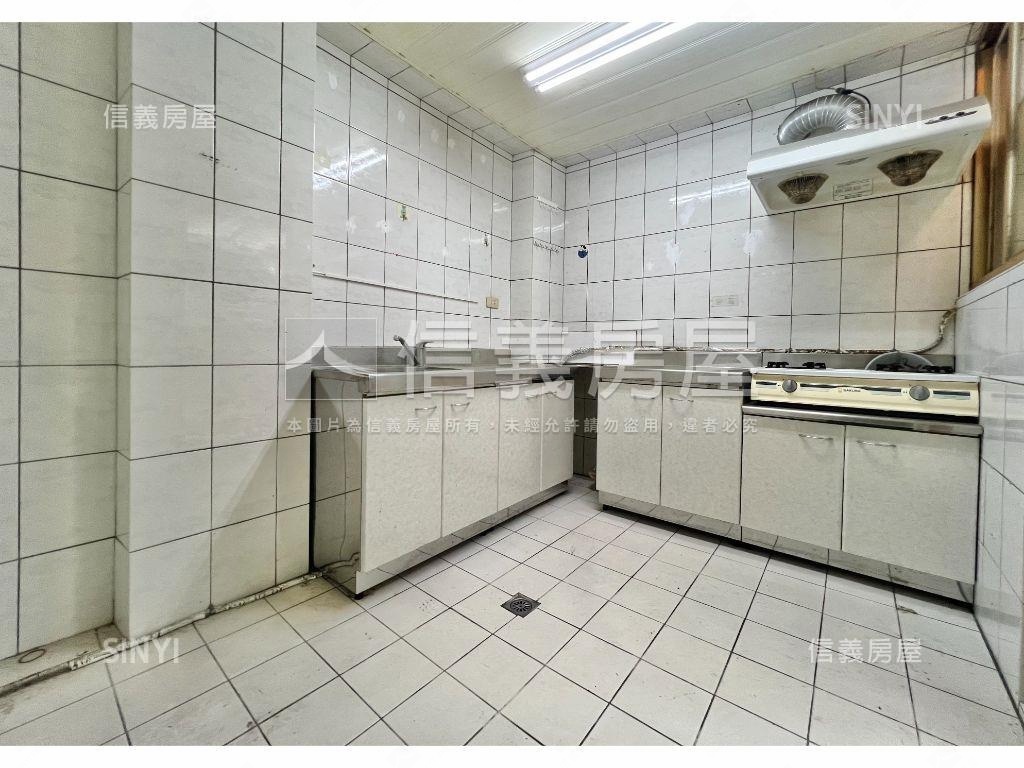 巨豪空間大三房加車位房屋室內格局與周邊環境