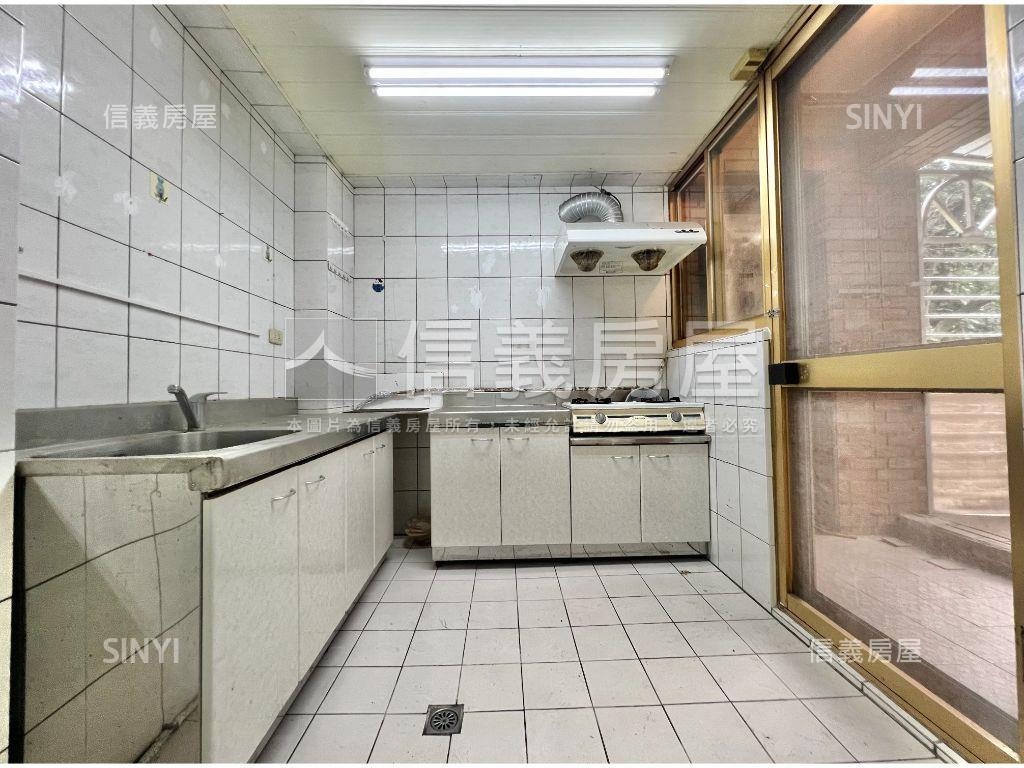 巨豪空間大三房加車位房屋室內格局與周邊環境