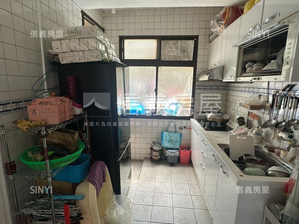 就看這間捷運２樓房屋室內格局與周邊環境