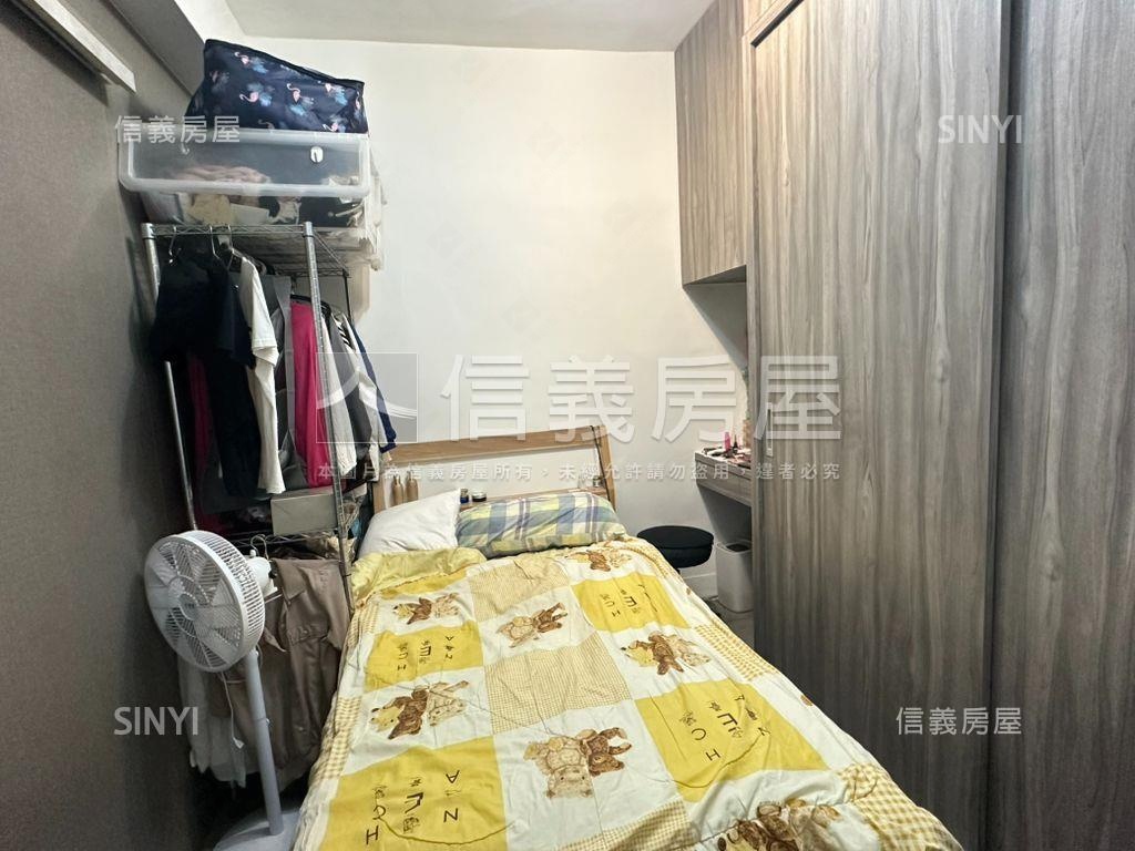 就看這間捷運２樓房屋室內格局與周邊環境