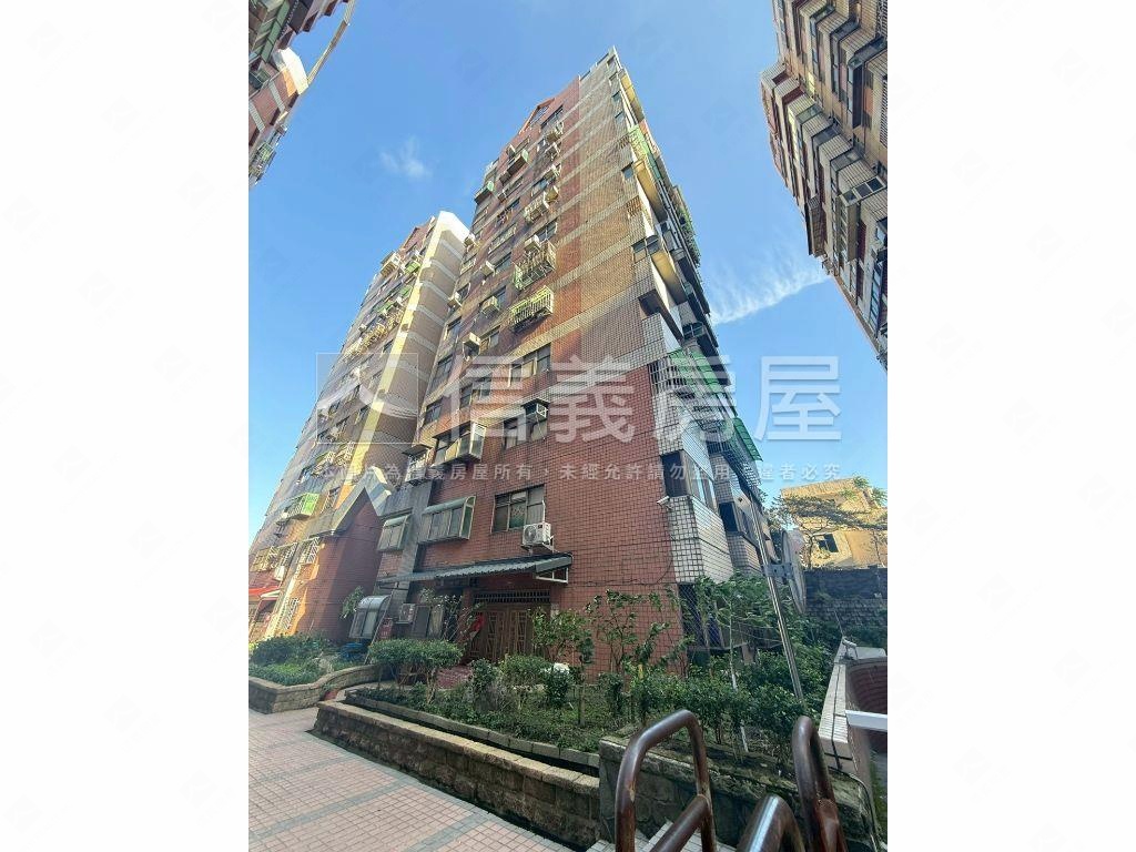 楊梅愛買旁好規劃三房房屋室內格局與周邊環境