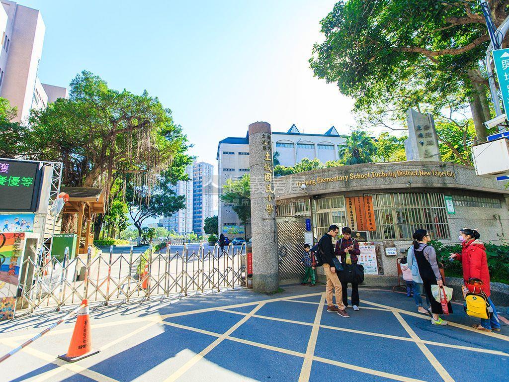 土城捷運公寓三樓房屋室內格局與周邊環境