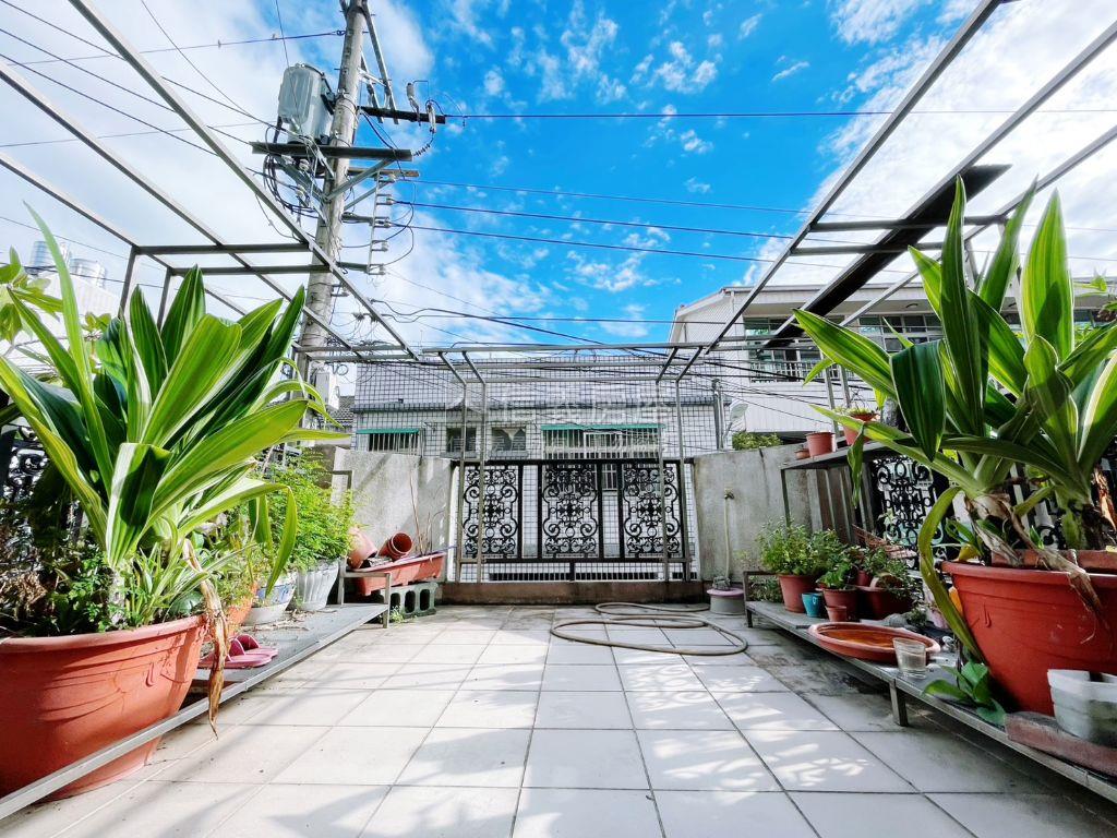 朝南漂亮花園小資首選別墅房屋室內格局與周邊環境