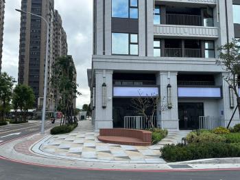 朗朗城心三角金店面