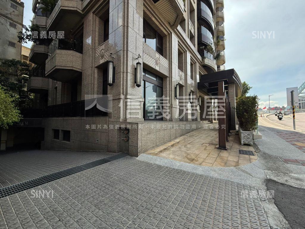 水岫雙出入口車位房屋室內格局與周邊環境