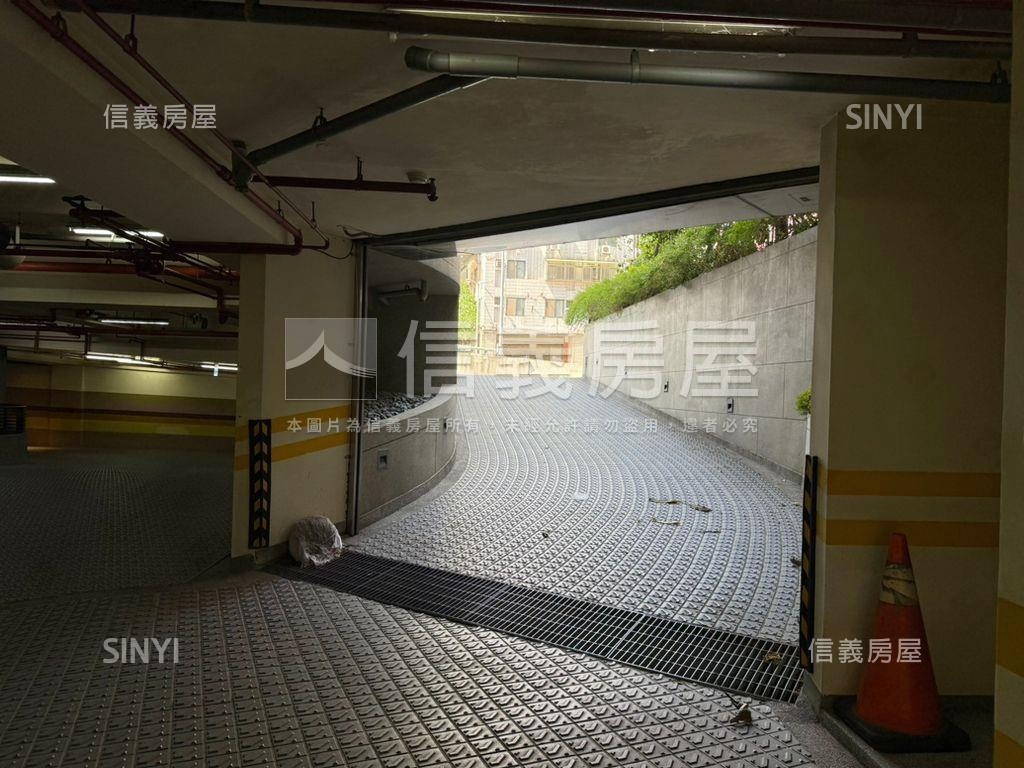 水岫雙出入口車位房屋室內格局與周邊環境