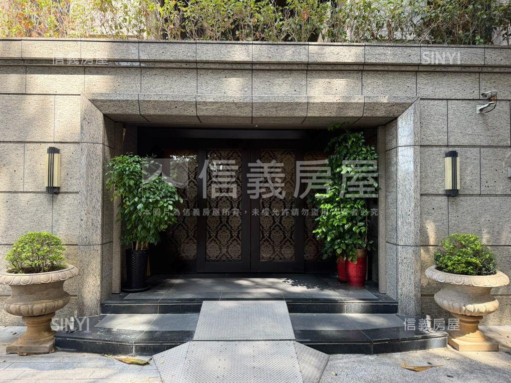 水岫雙出入口車位房屋室內格局與周邊環境