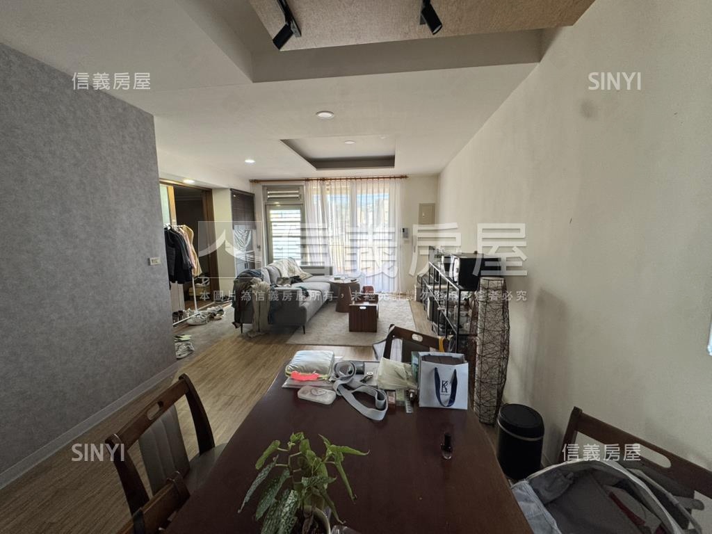 芝山捷運方正頂加珠寶盒房屋室內格局與周邊環境