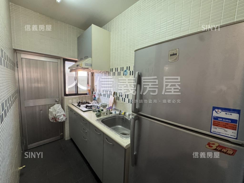 芝山捷運方正頂加珠寶盒房屋室內格局與周邊環境