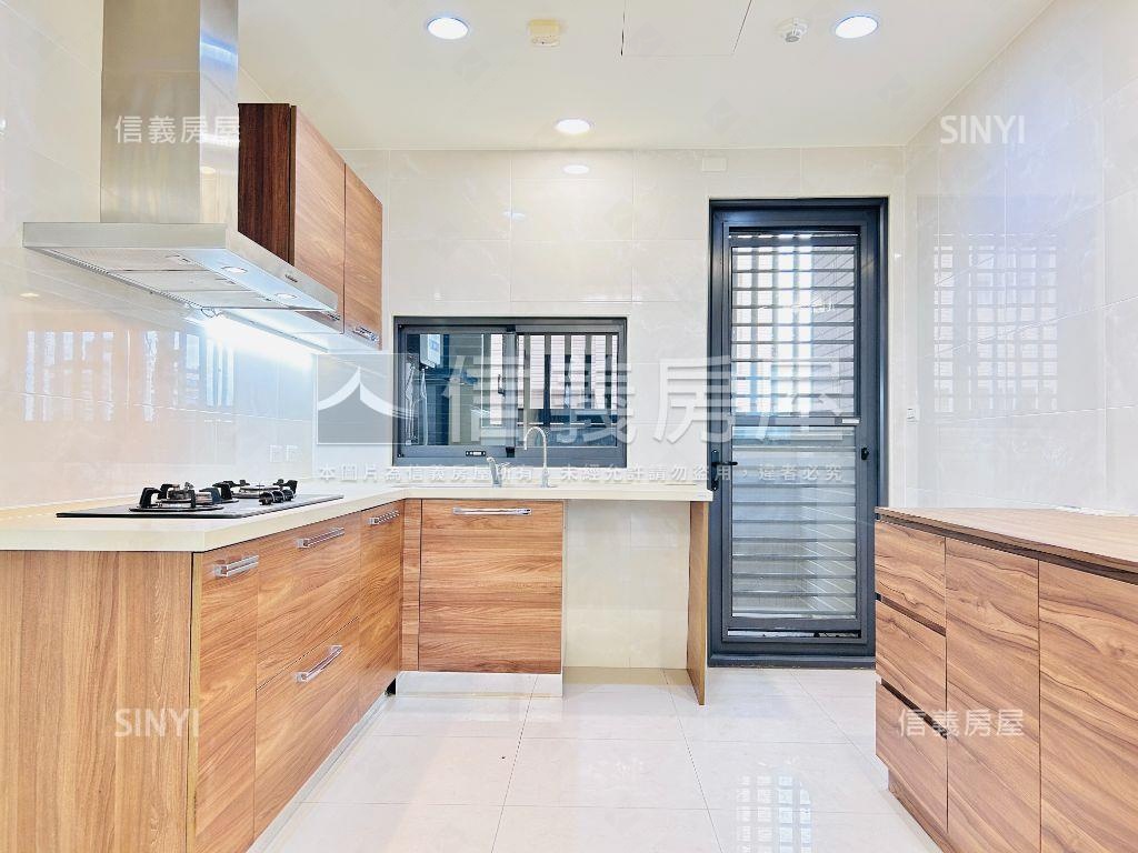 青埔近華泰曜見築三房車位房屋室內格局與周邊環境