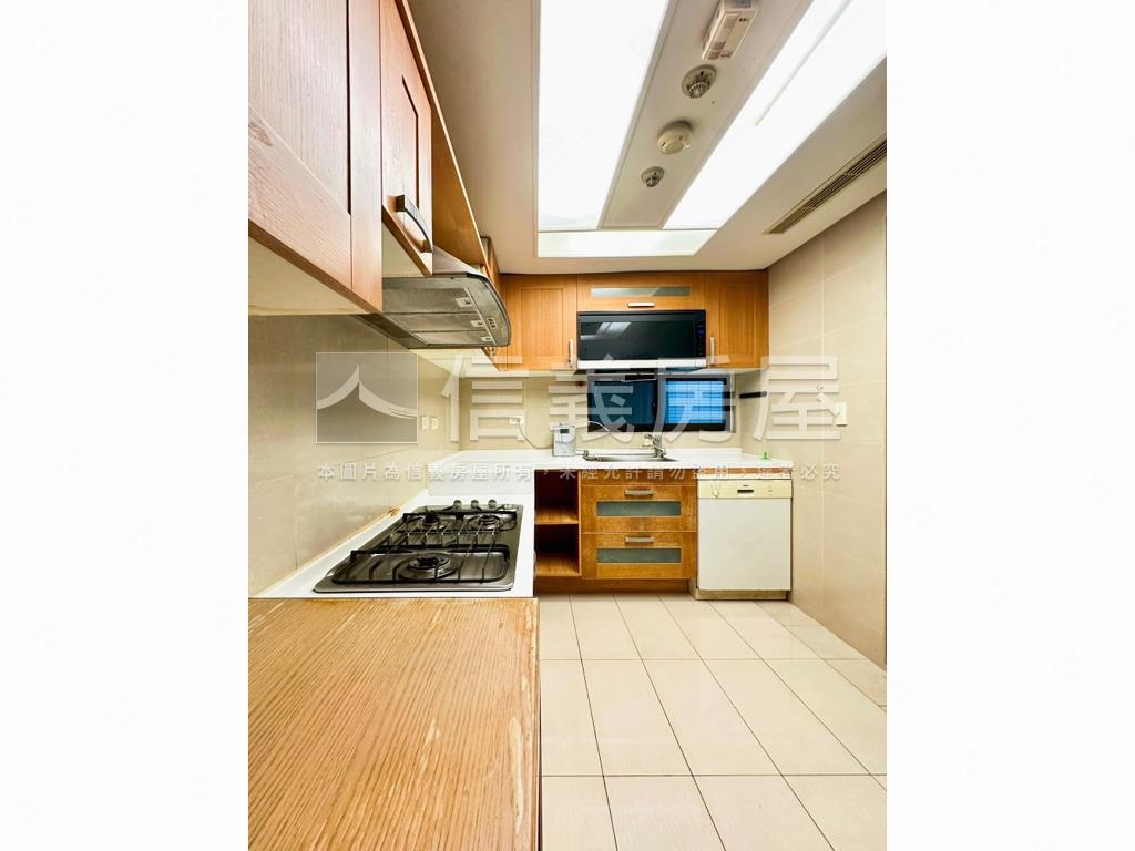 中正國中稀有邊間高樓名邸房屋室內格局與周邊環境