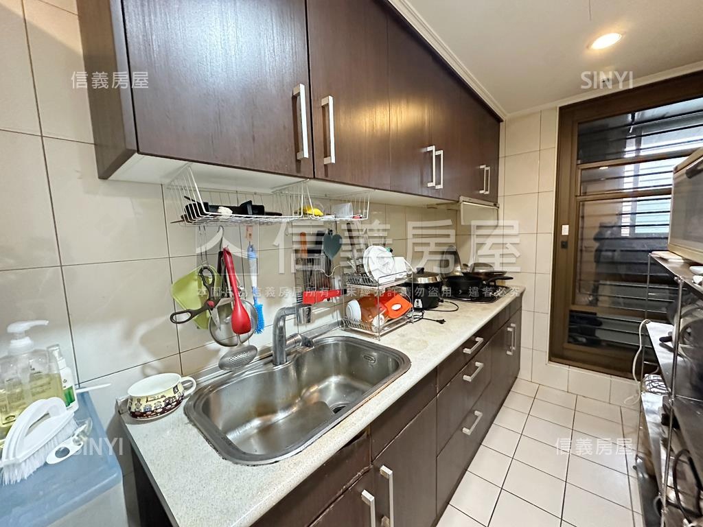 昇陽府中棧三房帶車位房屋室內格局與周邊環境